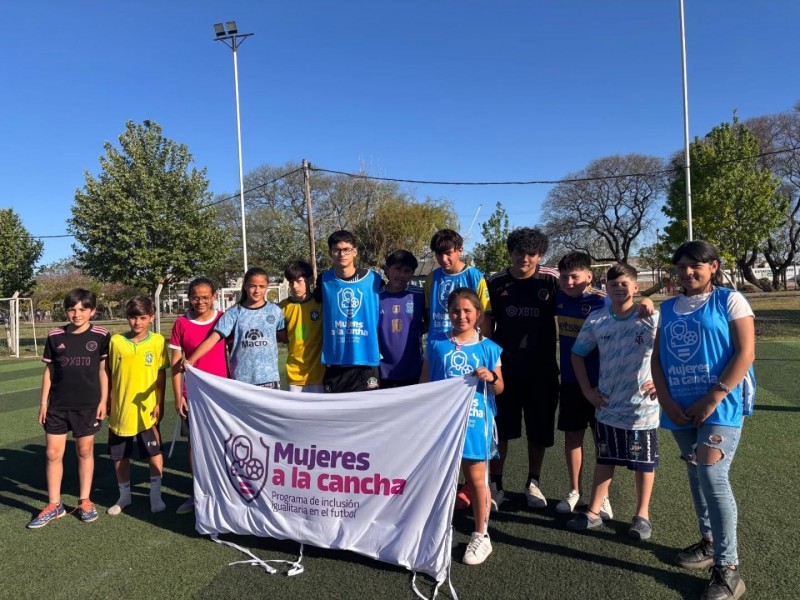 Una jornada a puro deporte en “La Copa Rosa: Goles por la vida”