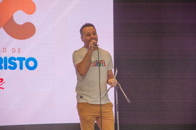 Con show y entrega de golosinas se festejó la llegada los Reyes