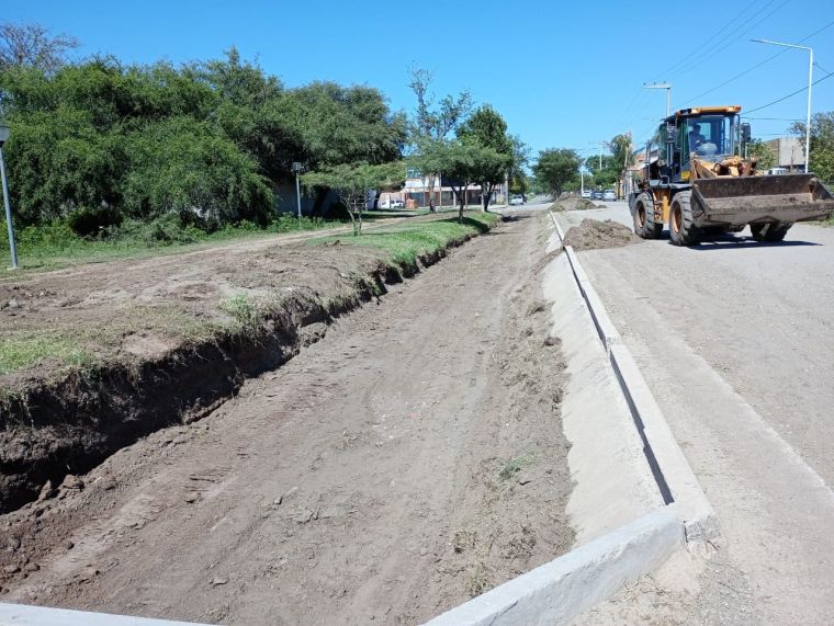 Se inició el mantenimiento de canales pluviales en Monte Cristo