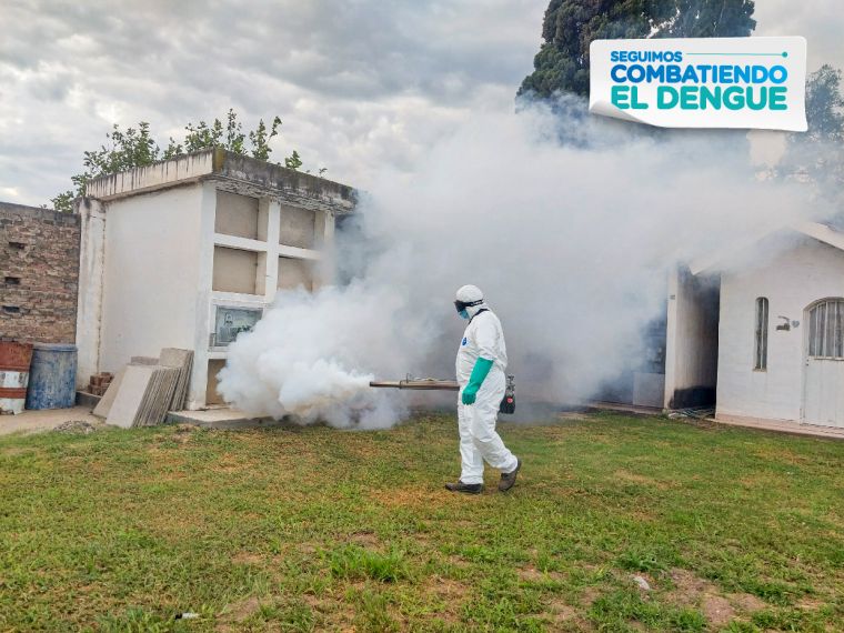 Reforzamos la campaña contra el dengue en el cementerio
