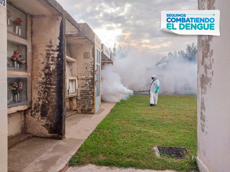 Reforzamos la campaña contra el dengue en el cementerio