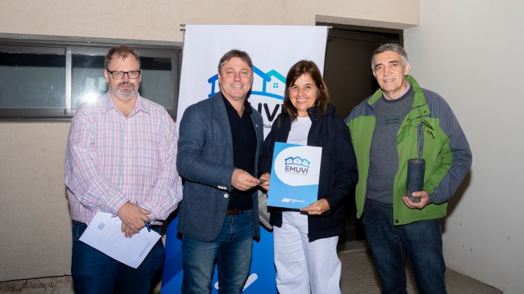 Se entregaron 9 viviendas de EMUVI en Monte Cristo