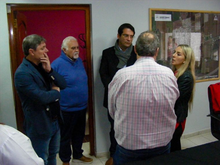 Haniewicz firmó convenio con la Siglo 21