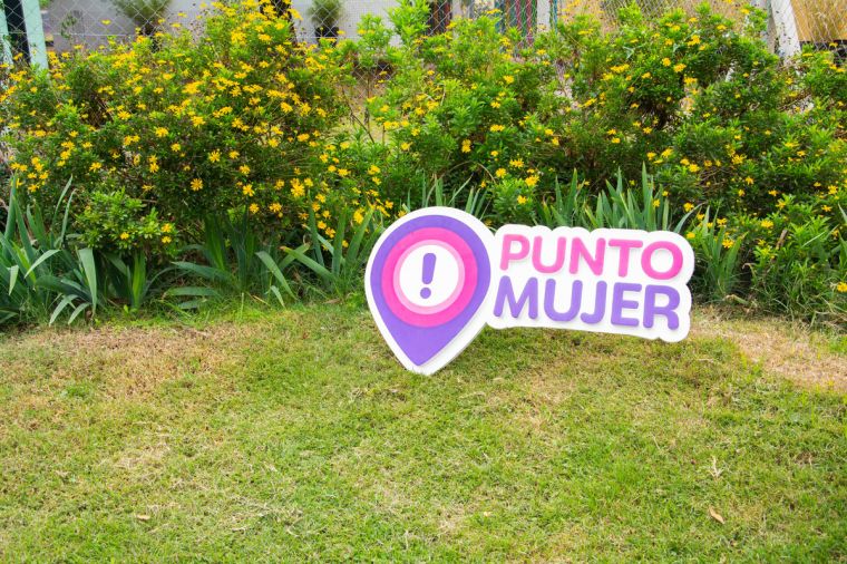 Se inauguro un nuevo Punto Mujer en Monte Cristo