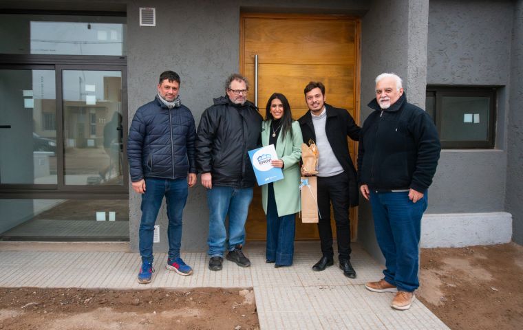 Se entregaron 6 nuevas viviendas del EMUVI en Monte Cristo