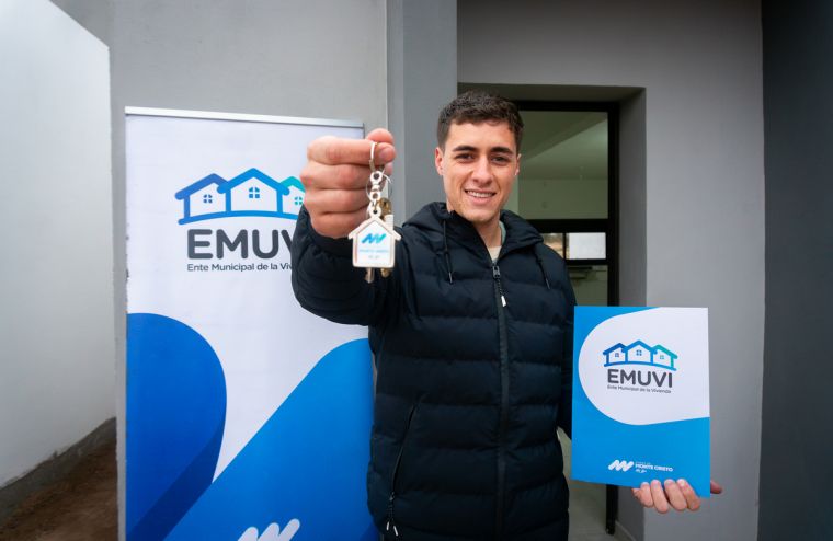 Se entregaron 6 nuevas viviendas del EMUVI en Monte Cristo