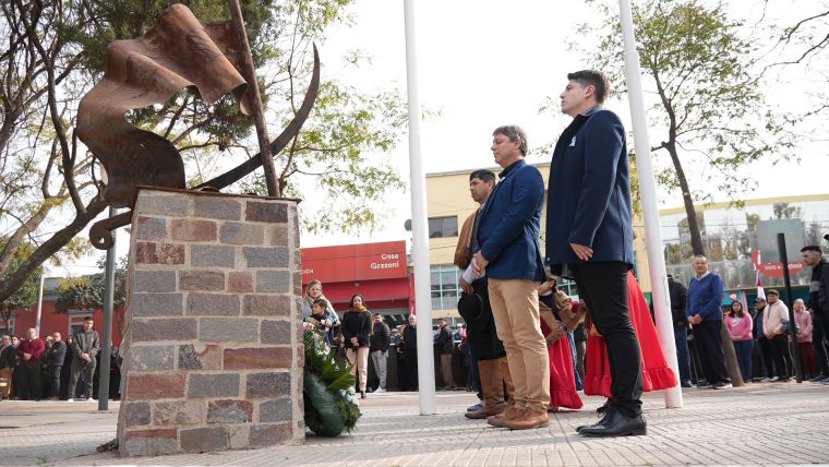 Emocionante 28º Desfile Cívico-Militar en Monte Cristo