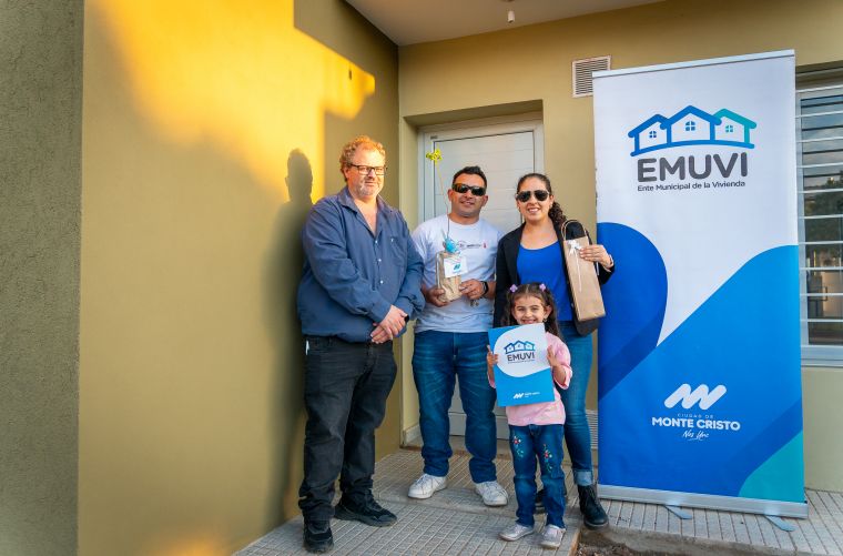 Se entregaron 4 nuevas viviendas del EMUVI