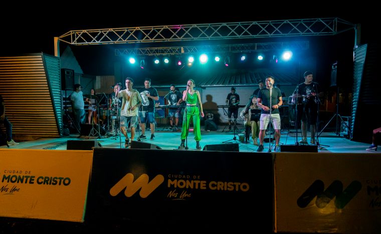 Monte Cristo celebró el día de la madre con una gran fiesta