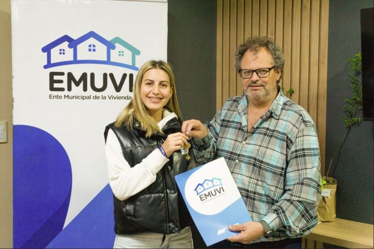 Se entregaron 3 viviendas del EMUVI en Monte Cristo