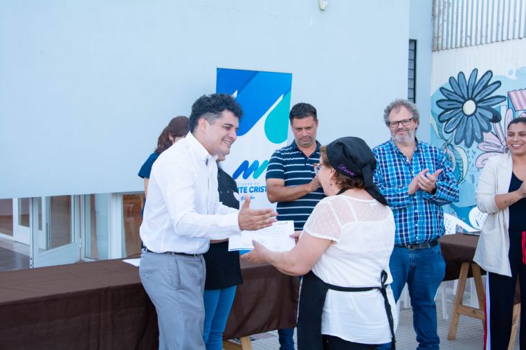 Entrega de Certificados del CEDER  a los egresados 2024