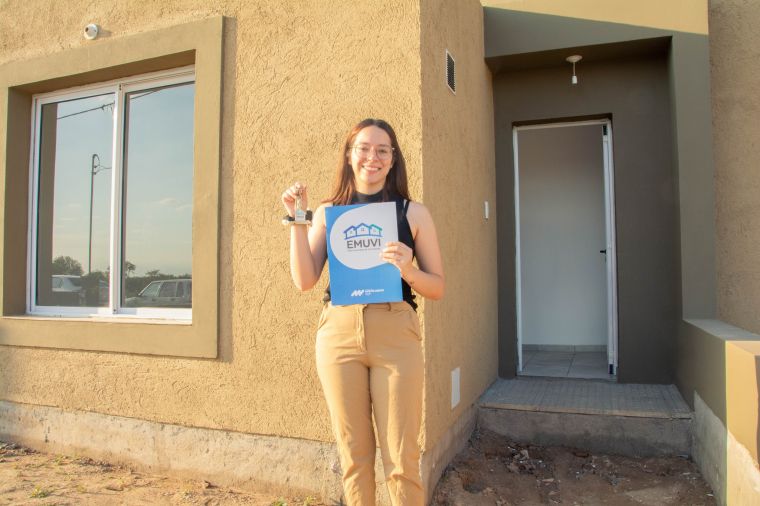 Se entregaron 2 viviendas del EMUVI en Monte Cristo