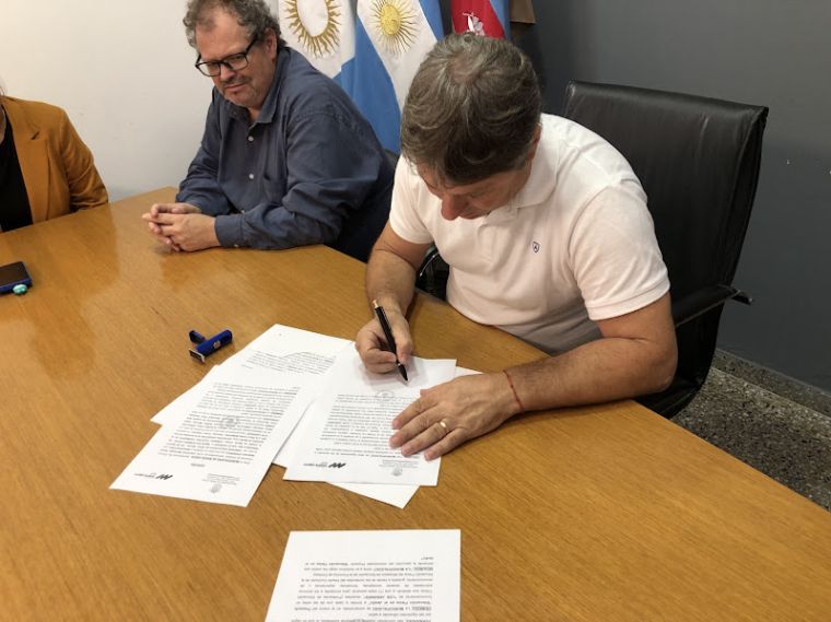 Firma de convenio para implementar el “Proyecto de Educación Física en el Jardín”