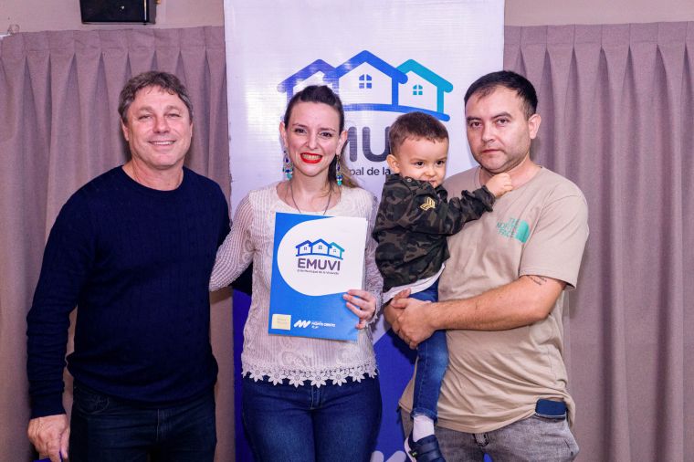 Entrega de nuevas viviendas: más de 50 familias cumplieron su sueño de la casa propia