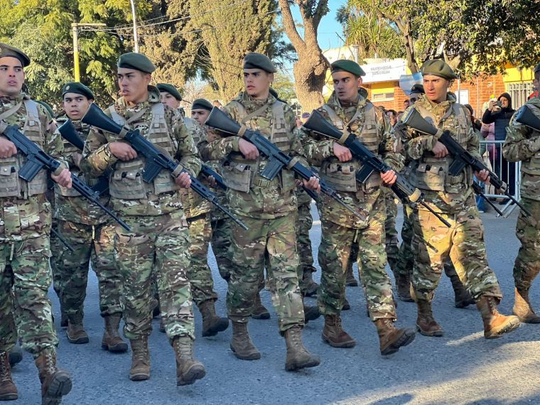 Monte Cristo celebró el Día de la Bandera con la promesa de estudiantes de primarias y la jura de liceístas