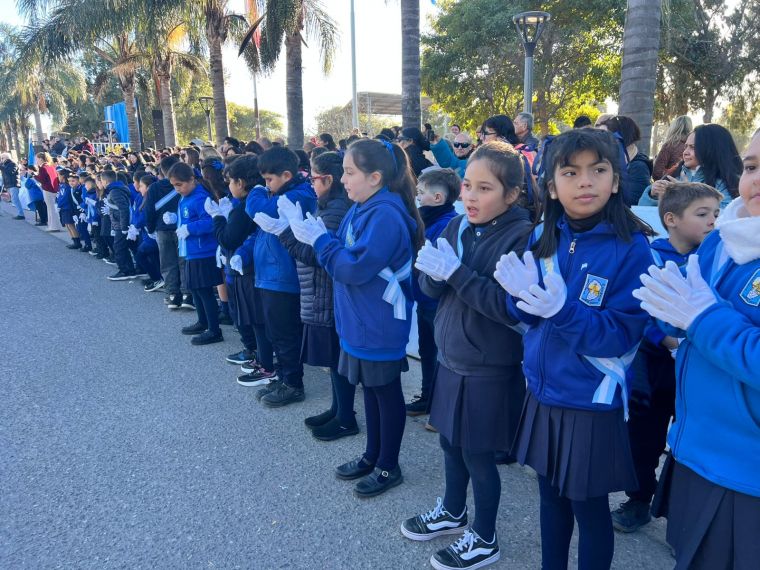 Monte Cristo celebró el Día de la Bandera con la promesa de estudiantes de primarias y la jura de liceístas