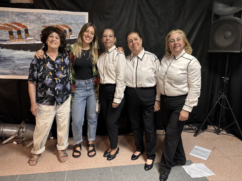Una noche llena de arte con la muestra de los talleres de Teatro y Guitarra