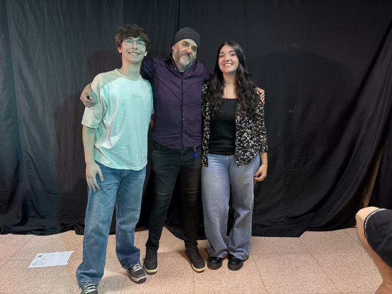 Una noche llena de arte con la muestra de los talleres de Teatro y Guitarra