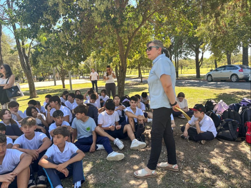 Estudiantes y veteranos compartieron una jornada de memoria en la Plazoleta Héroes de Malvinas