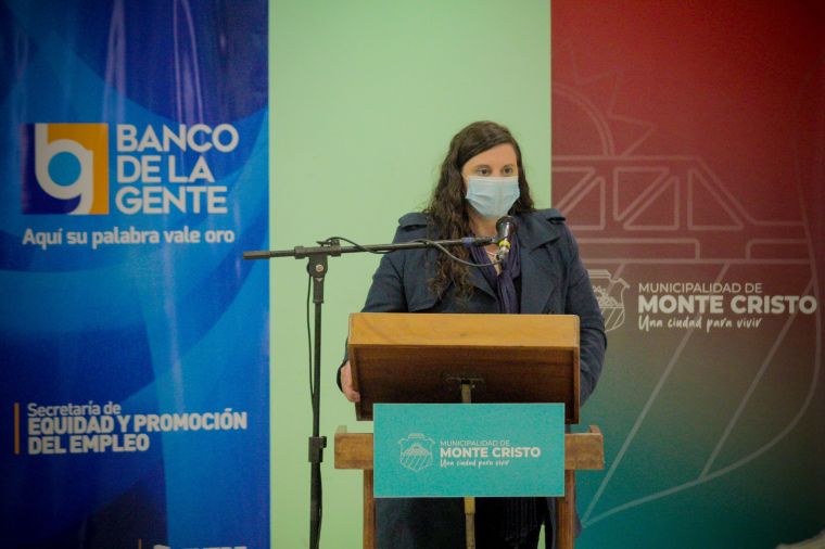 Entrega de créditos junto al vicegobernador Manuel Calvo