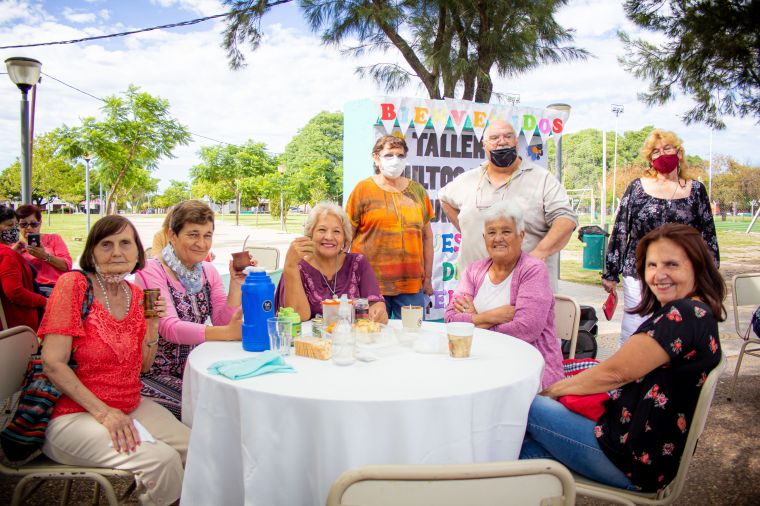 Mateada y exposición de nuestros adultos mayores
