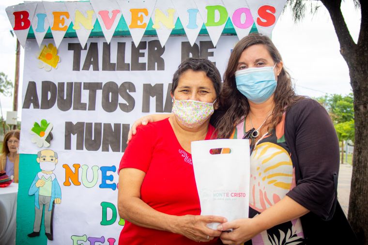 Mateada y exposición de nuestros adultos mayores