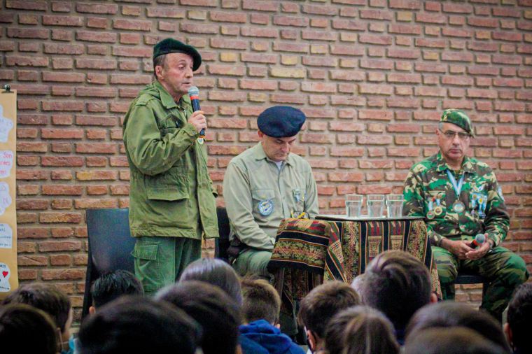 Nuestro veteranos en las escuelas