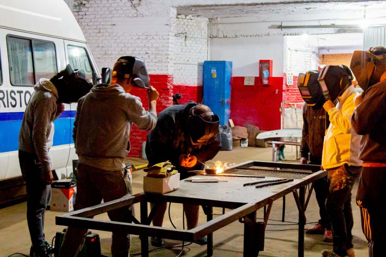 Soldadores en Acción