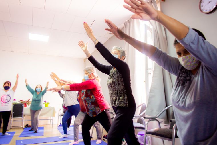 Taller de Yoga para Personas Mayores