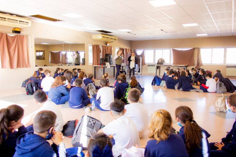 Visita de estudiantes a la Radio Municipal