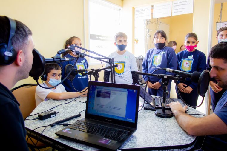 Visita de estudiantes a la Radio Municipal