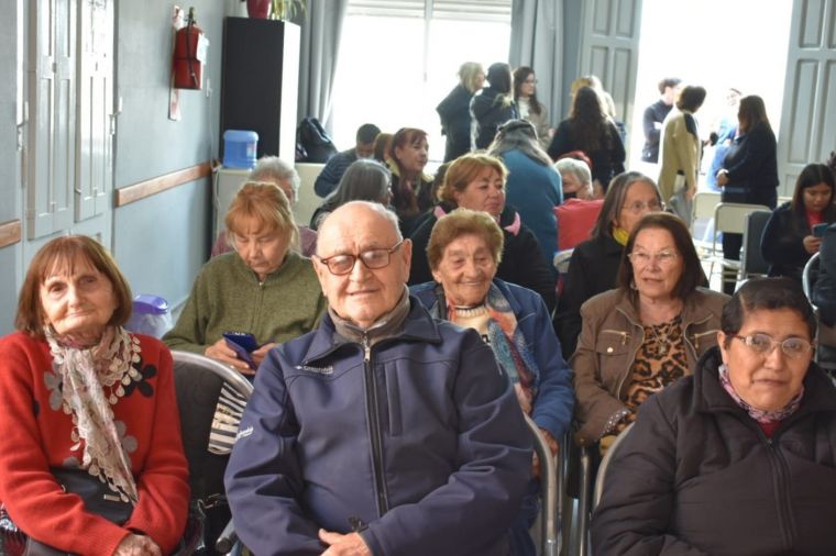 Cine Debate en la Oficina de Personas Mayores 