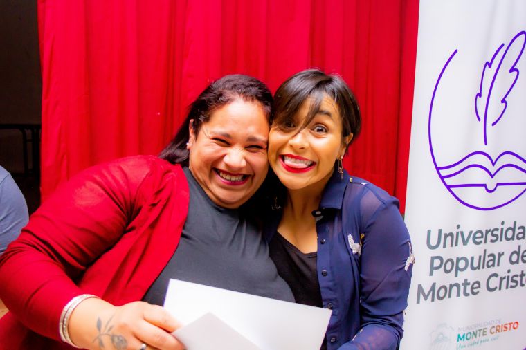 Entrega de Certificados de la Universidad Popular de Monte Cristo
