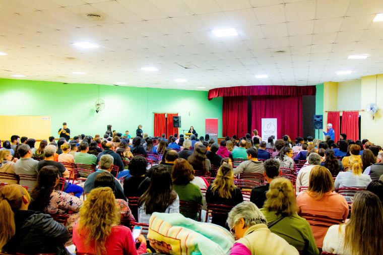 Entrega de Certificados de la Universidad Popular de Monte Cristo