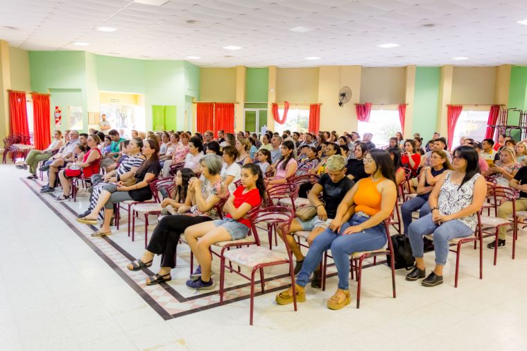 Entrega de Certificados de la Universidad Popular Monte Cristo