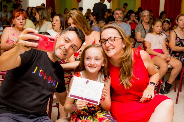 Entrega de Certificados de la Universidad Popular Monte Cristo