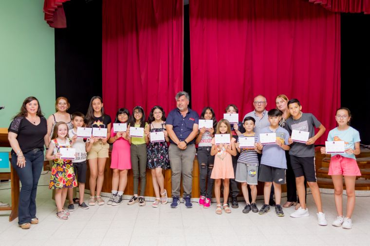 Entrega de Certificados de la Universidad Popular Monte Cristo