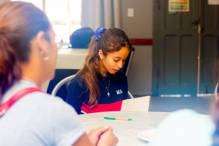 Acercando a los Jóvenes y las Personas Mayores