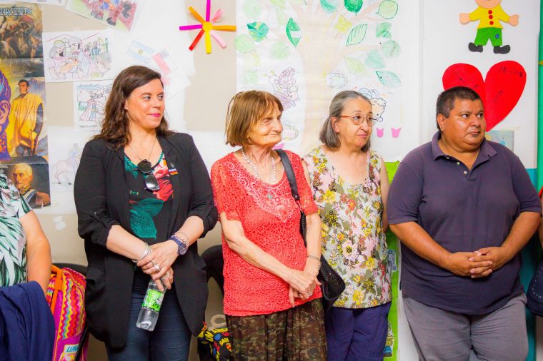 Acercando a los Jóvenes y las Personas Mayores