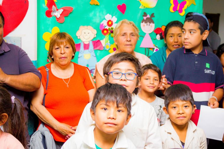 Acercando a los Jóvenes y las Personas Mayores