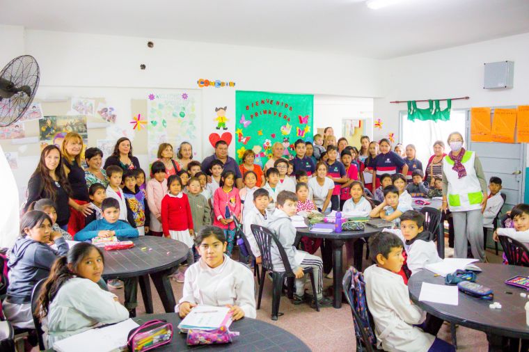 Acercando a los Jóvenes y las Personas Mayores