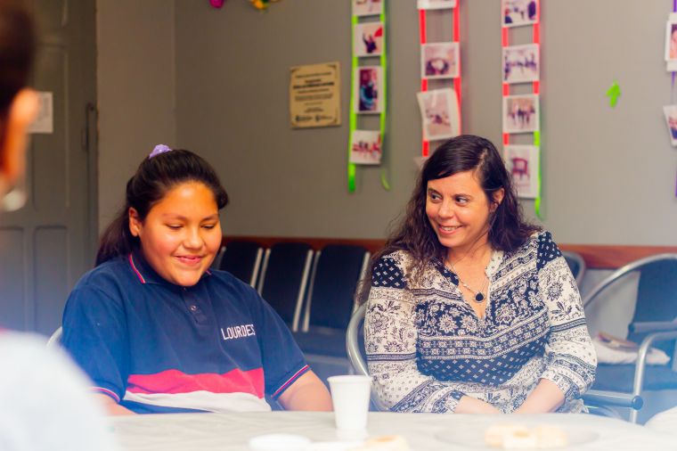 Acercando a los Jóvenes y las Personas Mayores