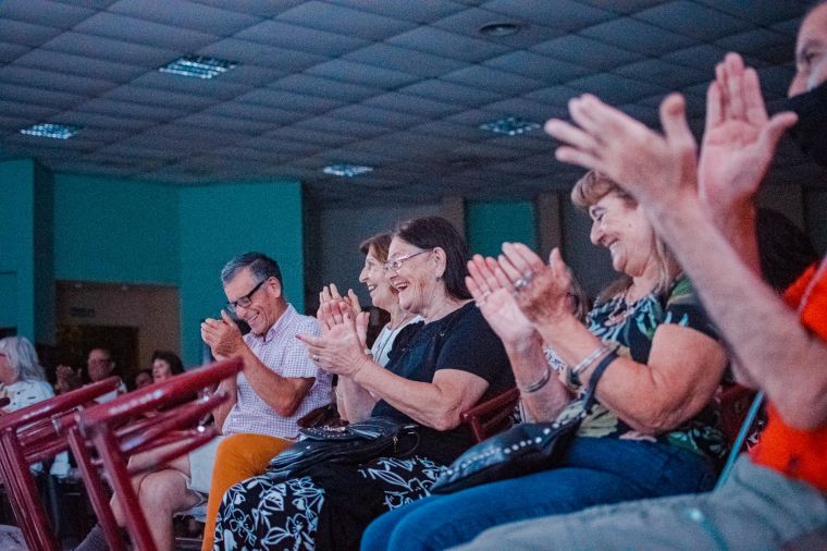 Lo Pasamos Pulenta con la Obra de Adrián Gómez 