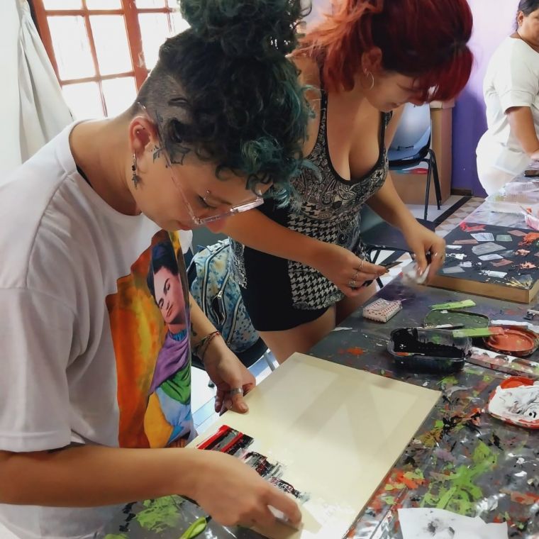 Finalizó el Taller de Pintura con Espátulas Dictado en el Punto Digital 