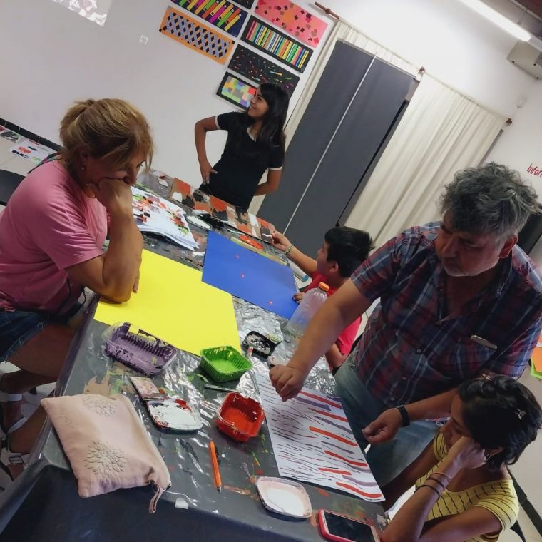 Finalizó el Taller de Pintura con Espátulas Dictado en el Punto Digital 