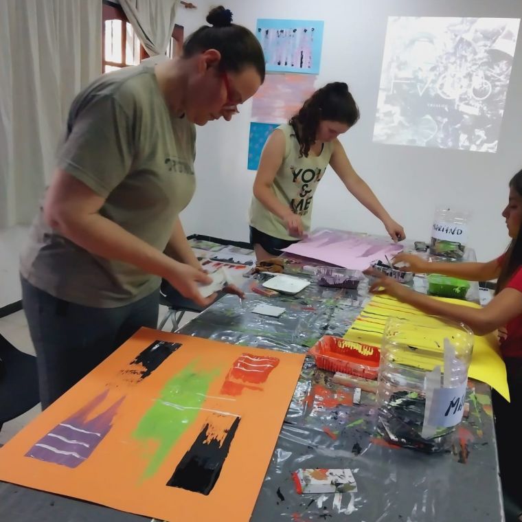 Finalizó el Taller de Pintura con Espátulas Dictado en el Punto Digital 