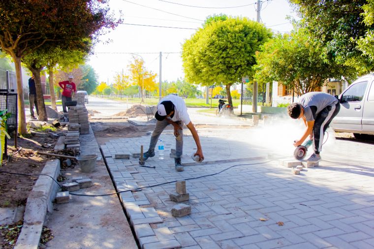 Continuamos adoquinando nuevas cuadras de nuestra ciudad 
