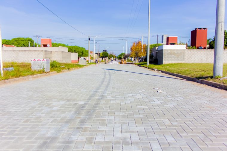 Continuamos adoquinando nuevas cuadras de nuestra ciudad 