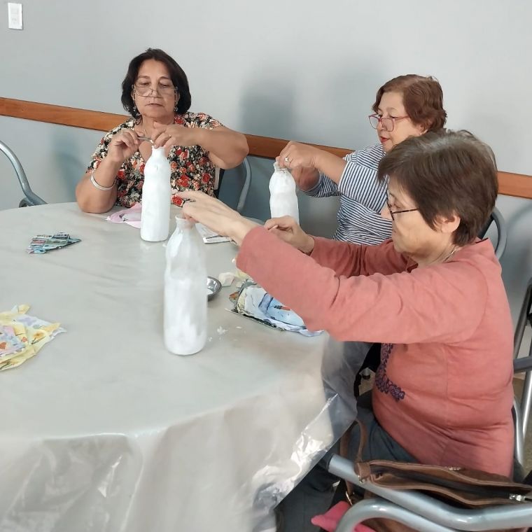 Taller de Arte en la Oficina de Adultos Mayores